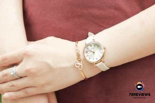 Đồng hồ đeo tay là món phụ kiện được chị em yêu thích