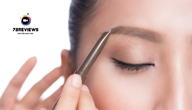 Kẻ chân mày giúp khuôn mặt trông hài hòa hơn