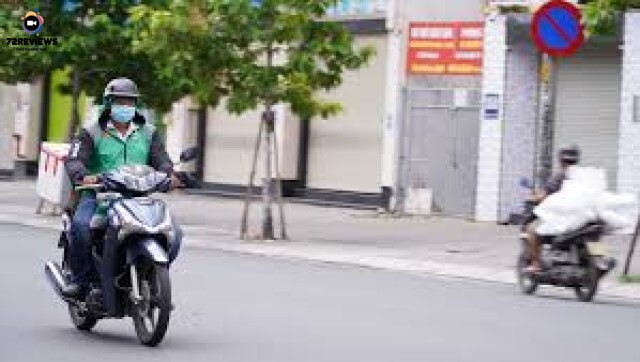 Làm tài xế xe máy cần phải am hiểu về luật giao thông