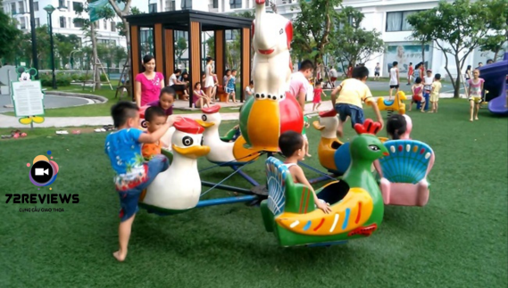 Trò chơi đu quay luôn hấp dẫn với trẻ nhỏ